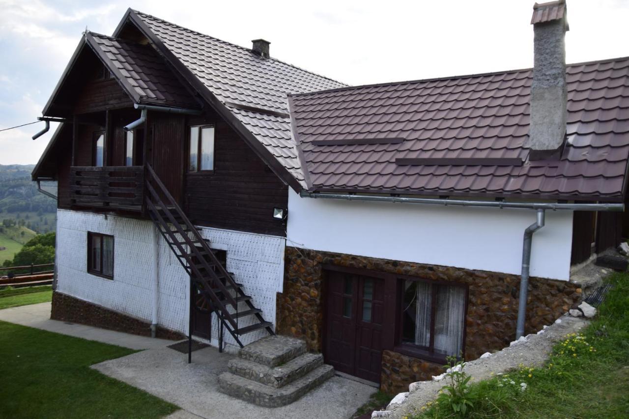 ホテル Cabana Colnic Măgura エクステリア 写真
