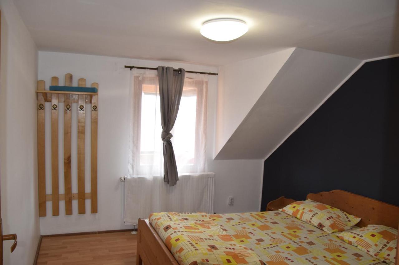 ホテル Cabana Colnic Măgura エクステリア 写真