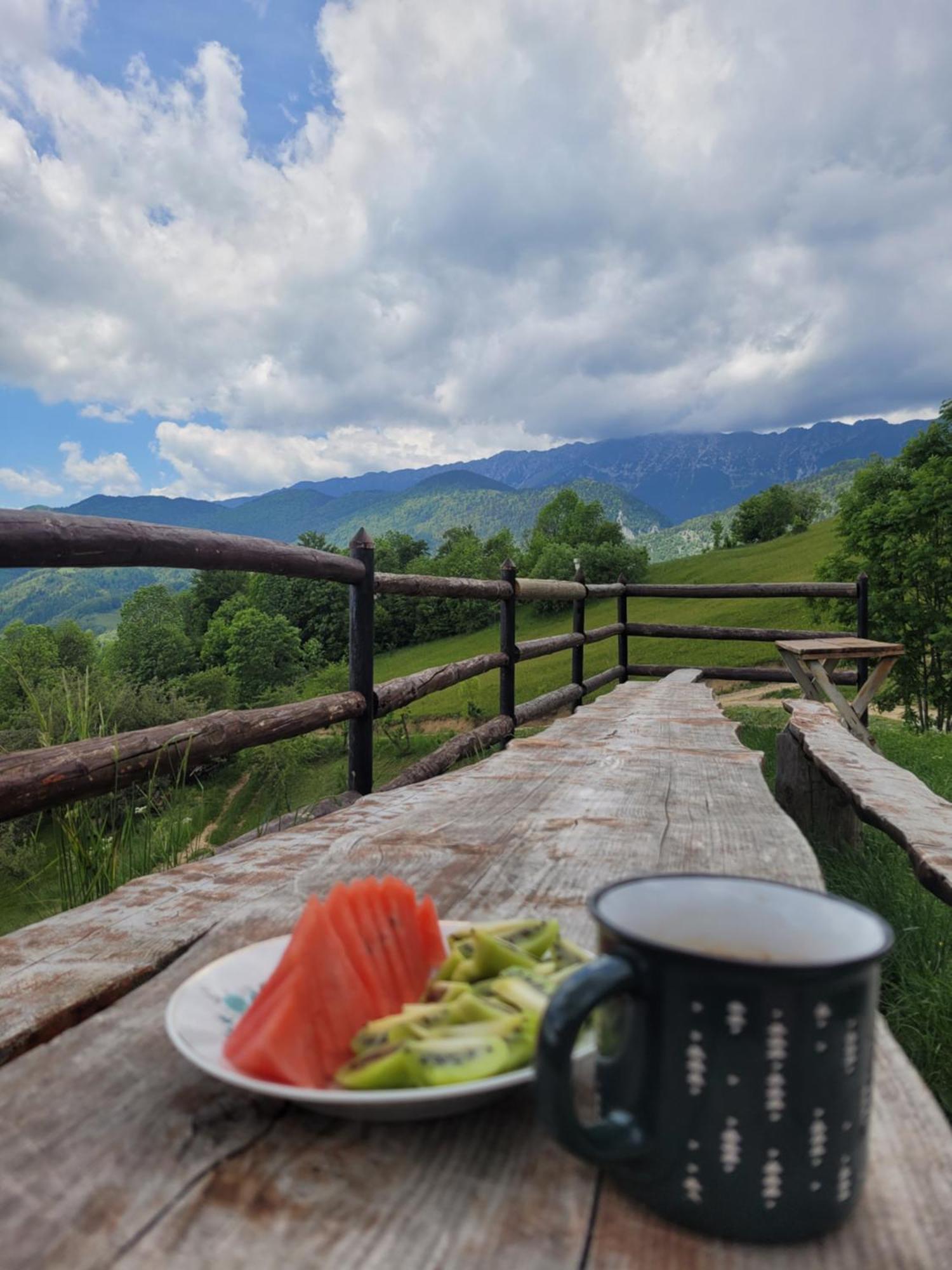 ホテル Cabana Colnic Măgura エクステリア 写真